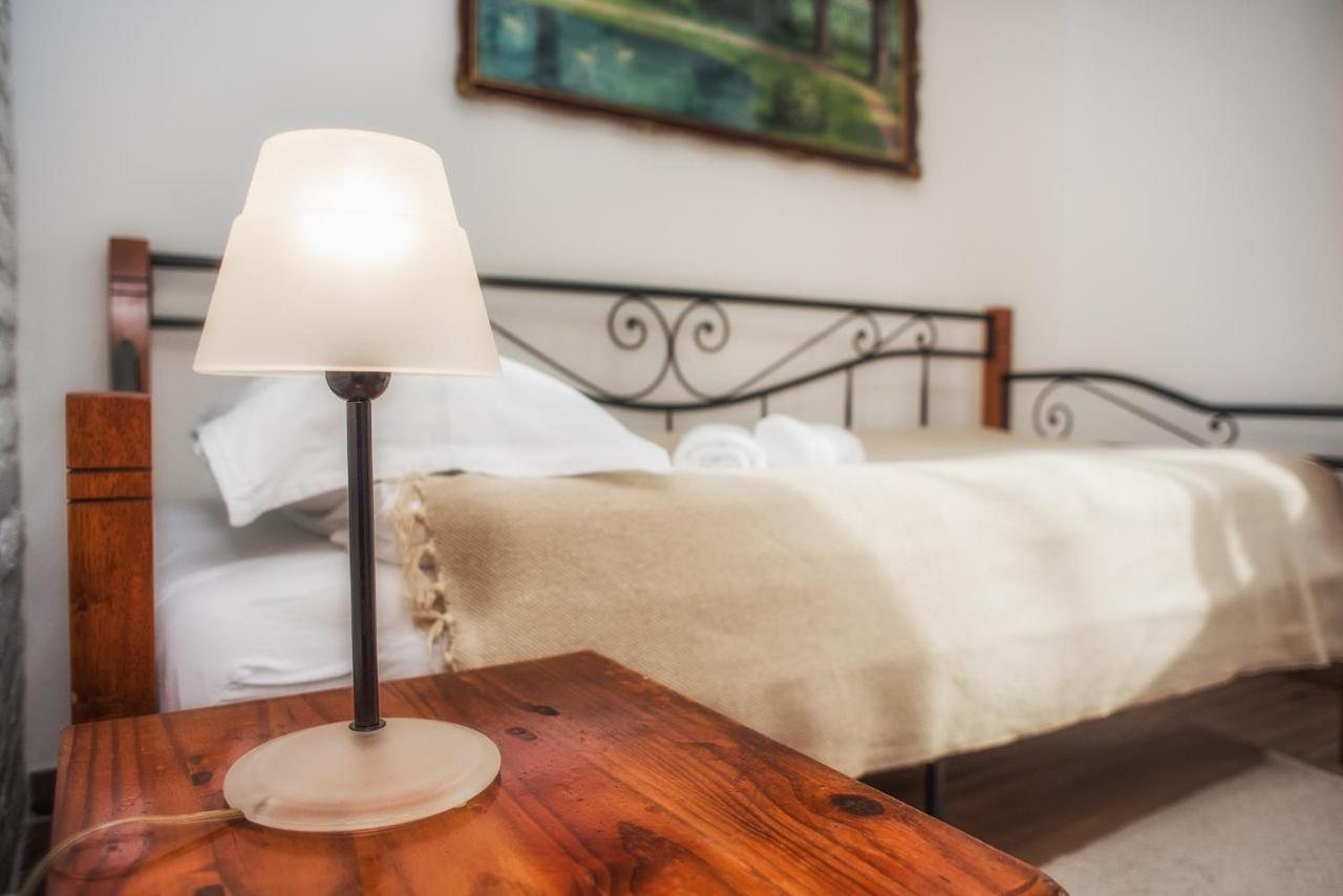 Tri Mudraca Inn Karanac Exteriér fotografie