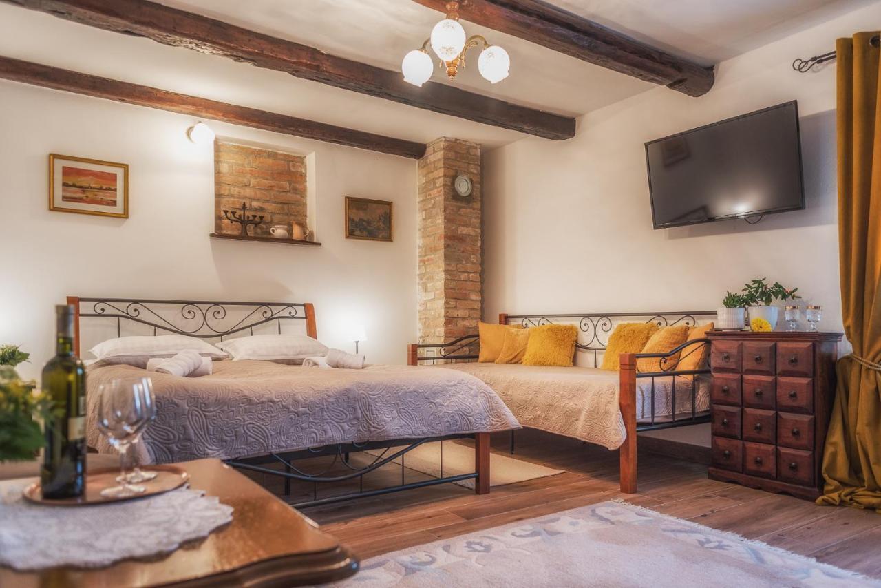 Tri Mudraca Inn Karanac Pokoj fotografie