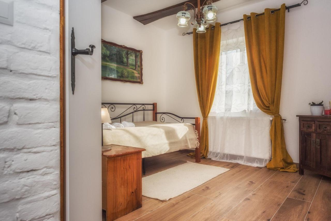 Tri Mudraca Inn Karanac Exteriér fotografie