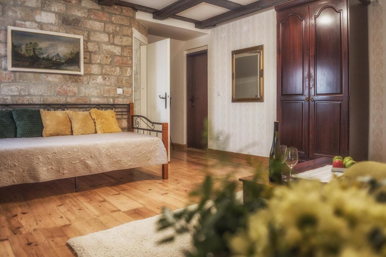 Tri Mudraca Inn Karanac Exteriér fotografie