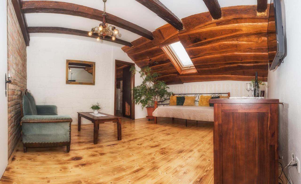 Tri Mudraca Inn Karanac Exteriér fotografie