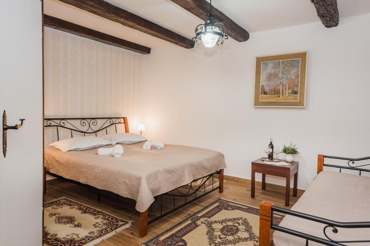 Tri Mudraca Inn Karanac Exteriér fotografie