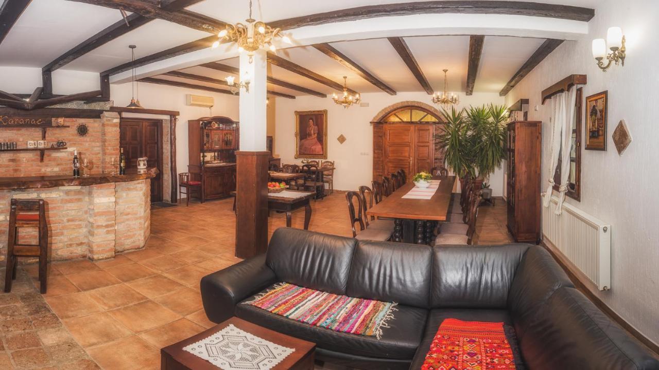 Tri Mudraca Inn Karanac Exteriér fotografie
