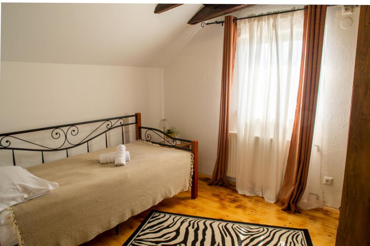 Tri Mudraca Inn Karanac Exteriér fotografie